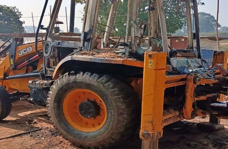 JCB and Tractor Set on Fire in Latehar, Police Investigating Whether It Was a Naxal Act or Criminal Conspiracy