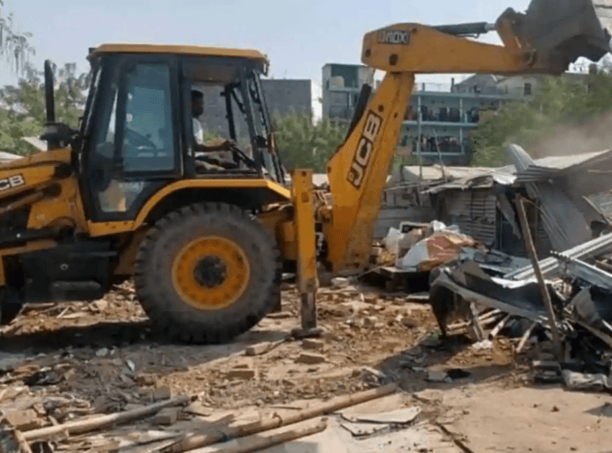 Bulldozers Roll in Ranchi: Encroachments Cleared Near Kanke Dam Following Official Orders