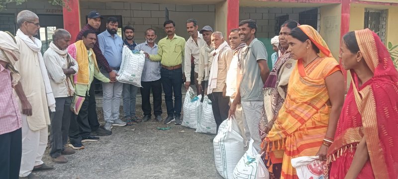 Timely Distribution of Gram Seeds Brings Relief and Hope to Farmers in Palamu